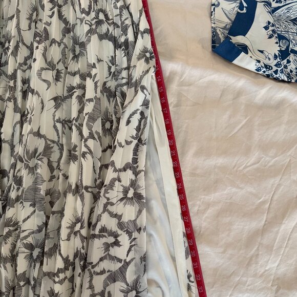 Banana Republic Pleated Skirt - Picture 12 of 15